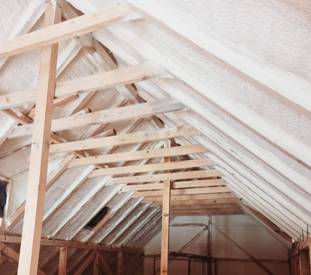 Mansardă izolată cu spumă poliuretanică